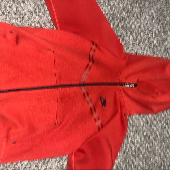 Nike Red Tech - Picture 3 of 3